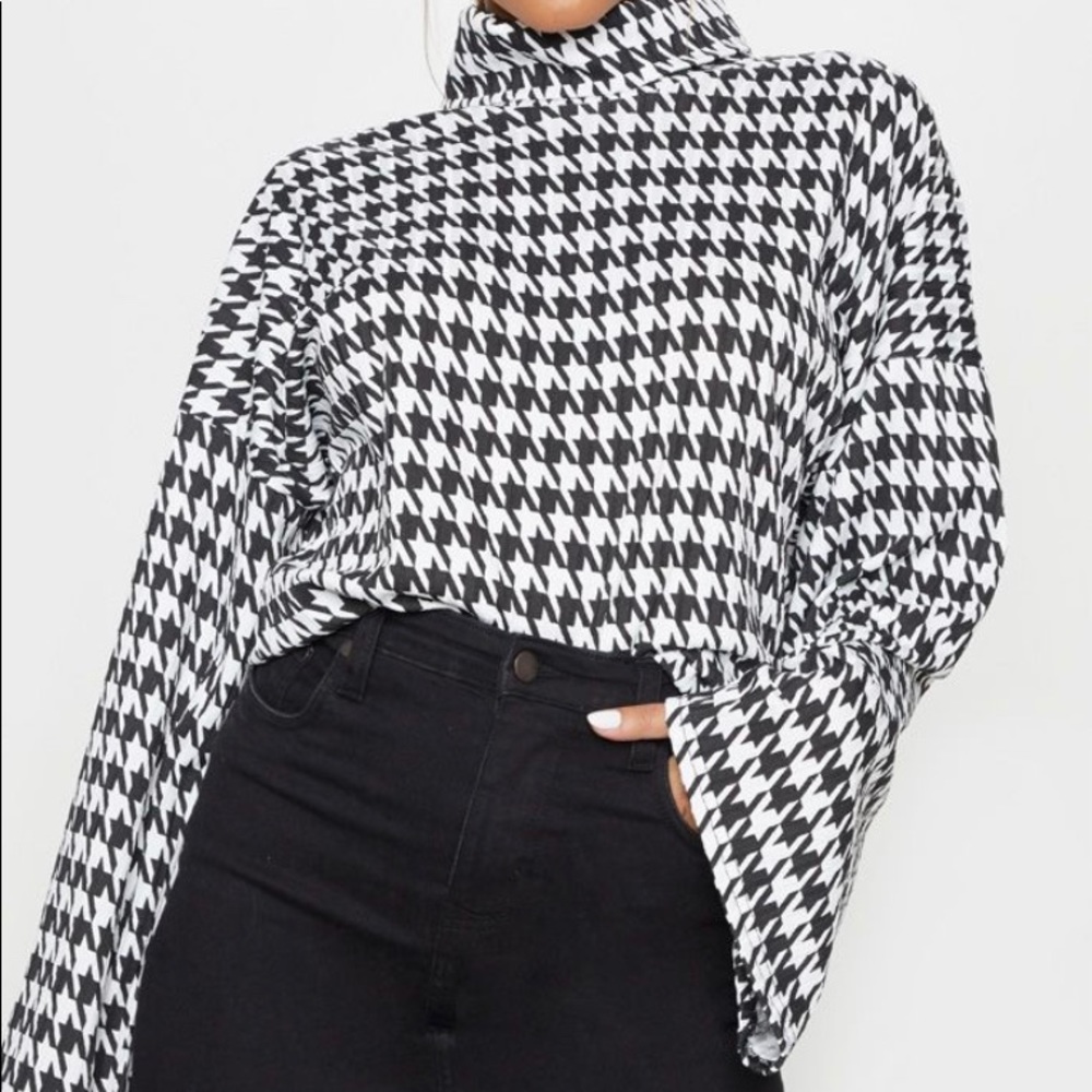 Mono Dogtooth Print Roll Neck Oversized sweater!